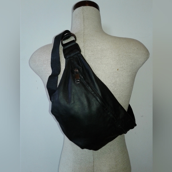 NEW Zara Man sheep leather Adjustable Waist Belt shoulder Croissant Bag Fanny - Picture 2 of 9